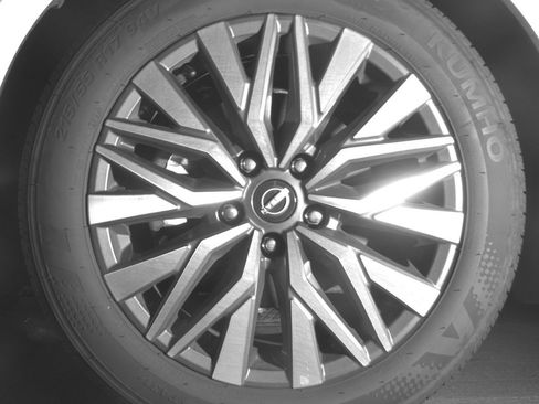 Used 2025 Nissan Altima 2.5 SV FWD image 12