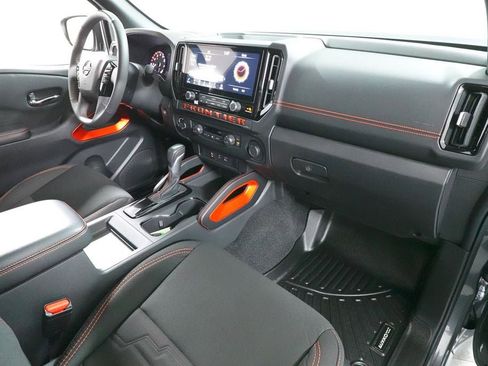 Used 2025 Nissan Frontier PRO-4X image 28