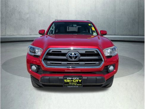 Used 2016 Toyota Tacoma SR5 w/ SR5 Appearance Package (SN) AWD/4WD image 11