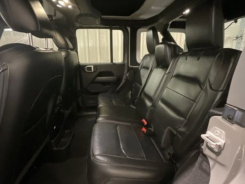 Used 2022 Jeep Wrangler Unlimited Sahara image 11