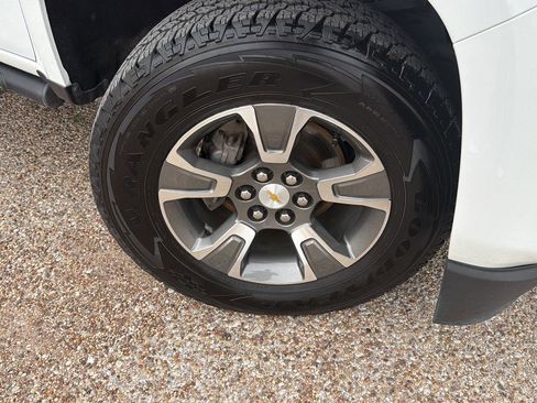 Used 2017 Chevrolet Colorado Z71 AWD/4WD image 9