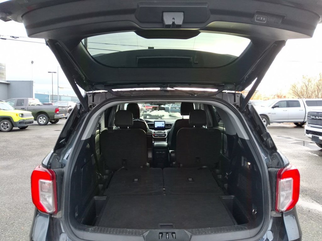Used 2022 Ford Explorer XLT w/ Equipment Group 202A RWD image 11