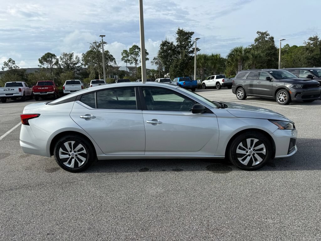 Used 2024 Nissan Altima 2.5 S FWD image 2