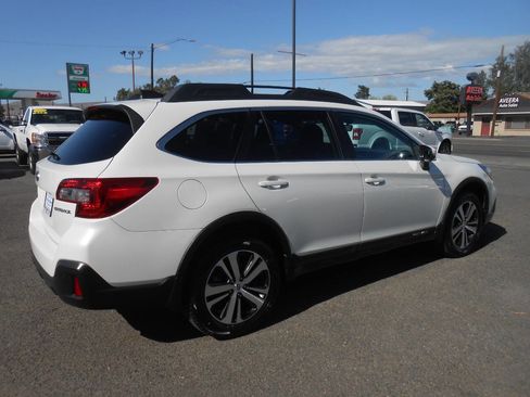 Used 2018 Subaru Outback 2.5i Limited image 9