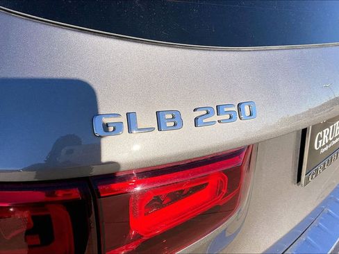 Used 2023 Mercedes-Benz GLB 250 image 40
