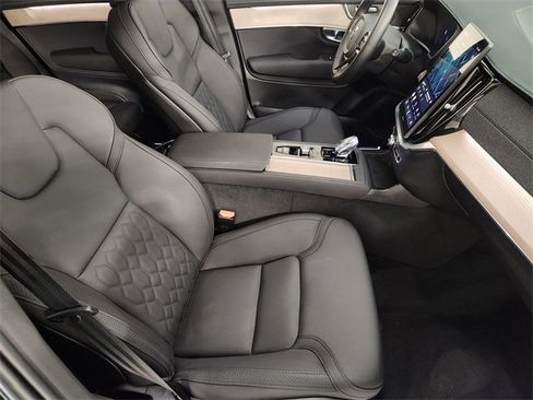 Used 2025 Volvo XC90 B5 Plus image 3