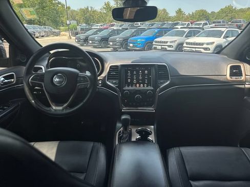 Used 2017 Jeep Grand Cherokee Limited AWD/4WD image 26