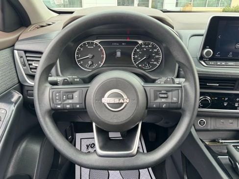 Used 2023 Nissan Rogue S image 15
