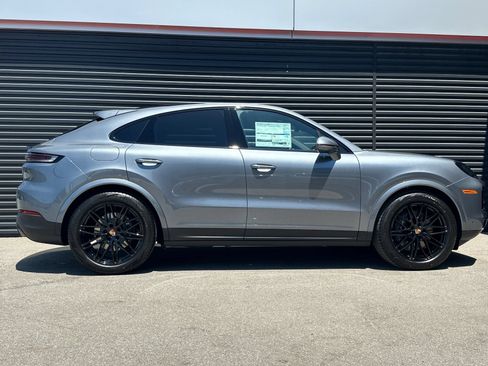 New 2026 Porsche Cayenne Coupe AWD/4WD image 9