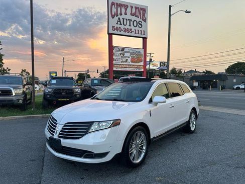 Used 2018 Lincoln MKT AWD w/ Technology Package image 5
