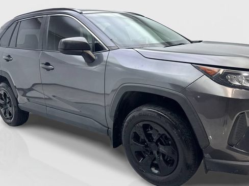 Used 2021 Toyota RAV4 LE FWD image 11