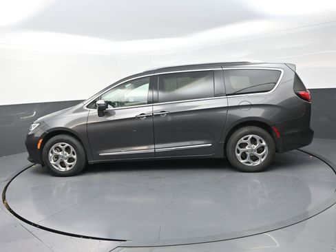 Used 2021 Chrysler Pacifica Limited w/ Premium & Safety Sphere Group image 6