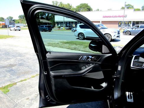 Used 2020 BMW X5 M50i w/ Premium Package image 37