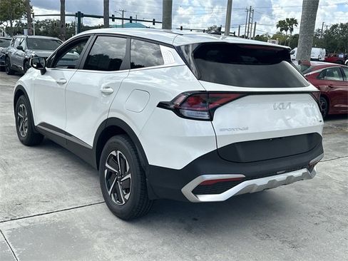 Used 2023 Kia Sportage LX image 8
