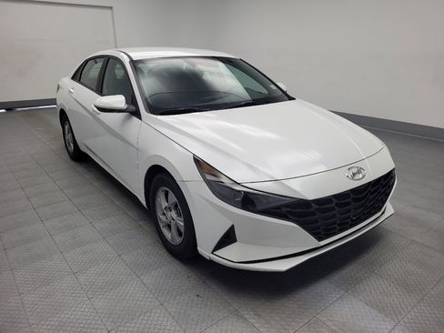 Used 2021 Hyundai Elantra SE image 13