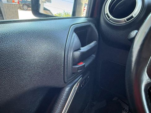 Used 2017 Jeep Wrangler Unlimited Sahara AWD/4WD image 24