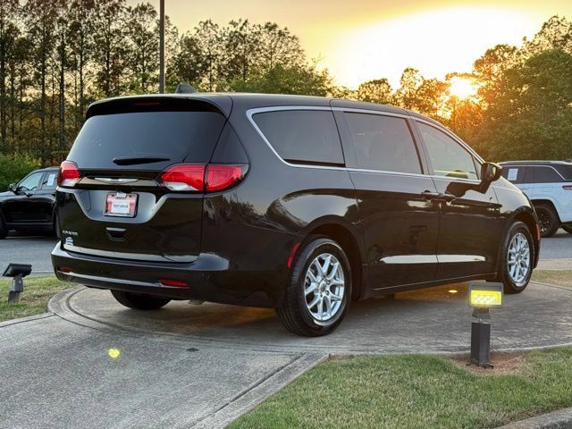 Used 2023 Chrysler Voyager LX FWD image 7