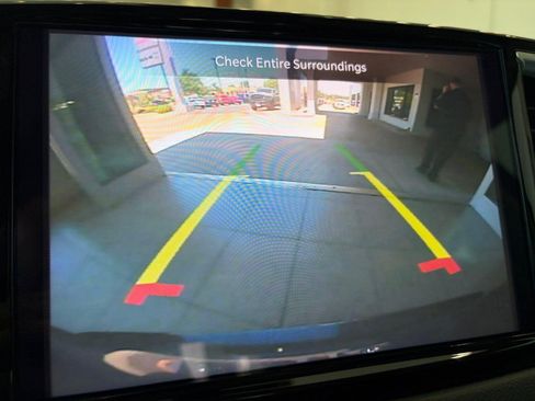 Used 2023 Chrysler Pacifica Touring-L FWD image 16