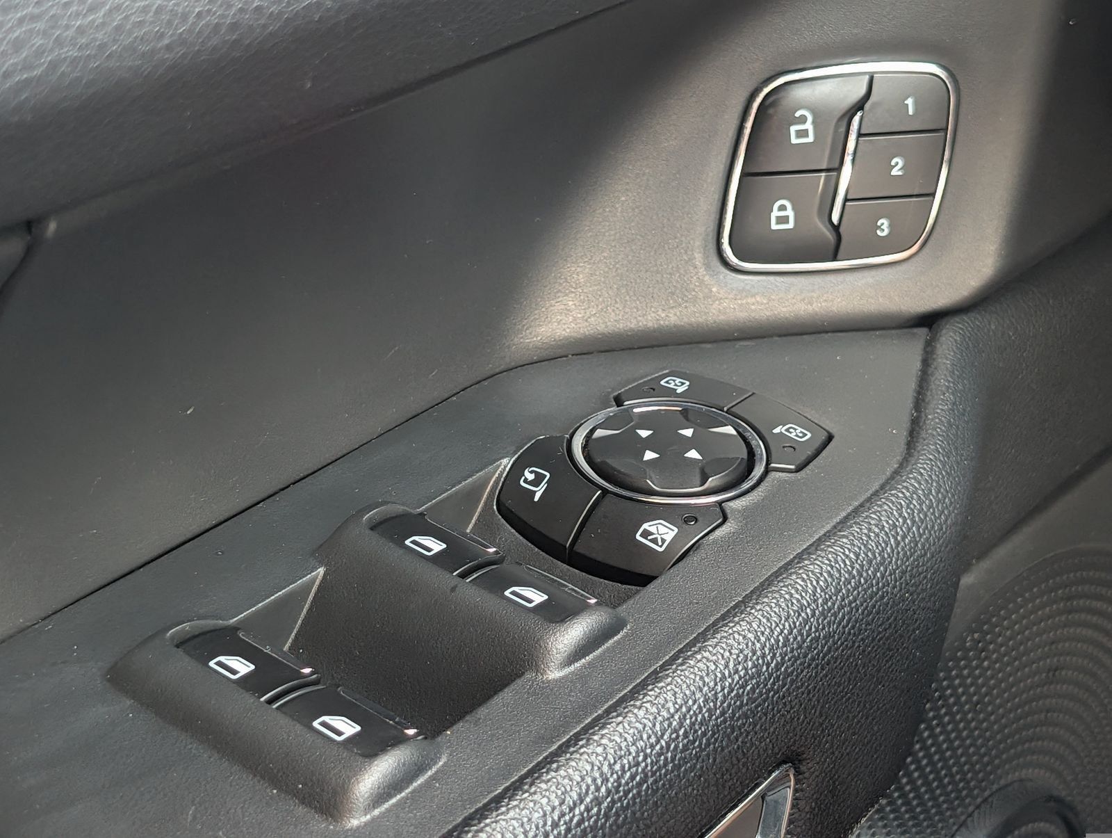 Used 2024 Ford Expedition XLT RWD image 24
