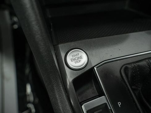 Used 2018 Volkswagen Tiguan SE w/ Panoramic Sunroof Package image 26