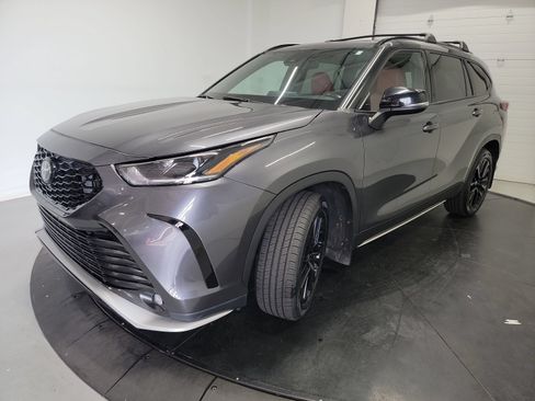 Used 2023 Toyota Highlander XSE AWD/4WD image 3