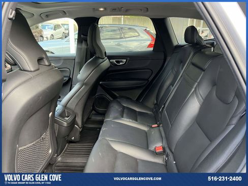 Used 2022 Volvo XC60 B5 Momentum w/ Climate Package image 9