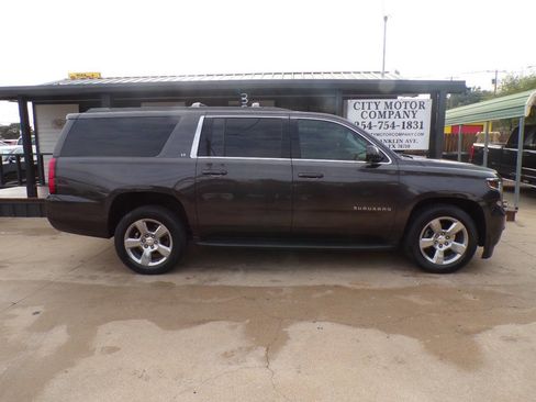 Used 2018 Chevrolet Suburban LT image 1