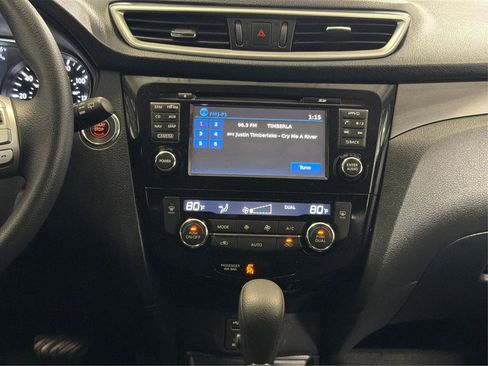 Used 2016 Nissan Rogue SV w/ SV Premium Package image 18