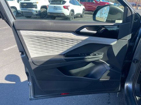 Used 2022 Volkswagen Taos S image 18