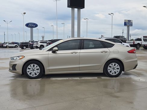 Used 2019 Ford Fusion S FWD image 4