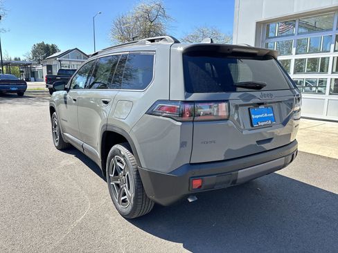 New 2026 Jeep Cherokee Laredo image 3