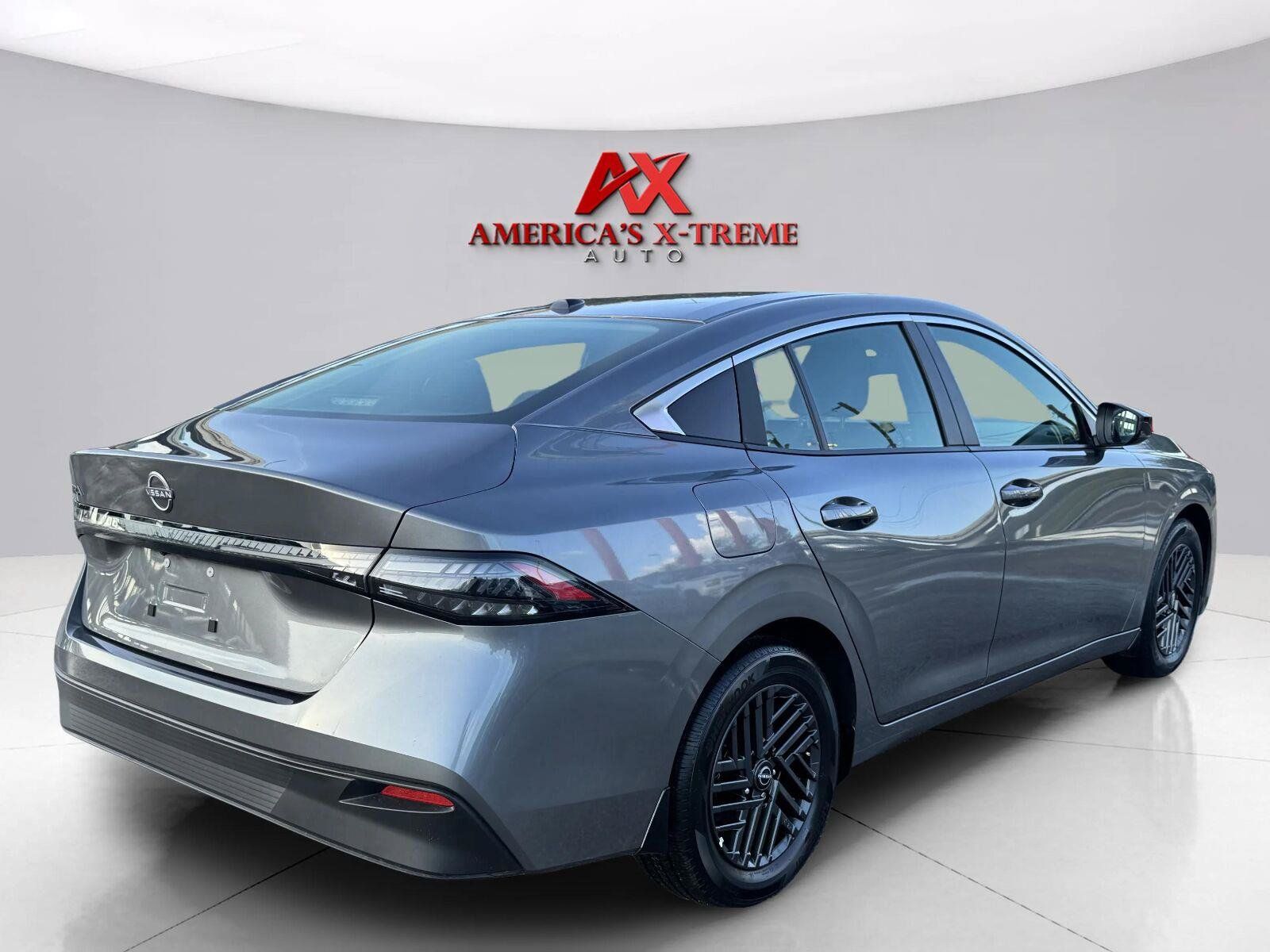 Used 2026 Nissan Sentra SV w/ SV Convenience Package FWD image 6