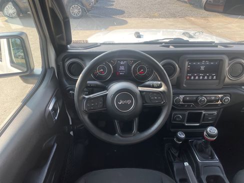 Used 2022 Jeep Gladiator Sport image 10