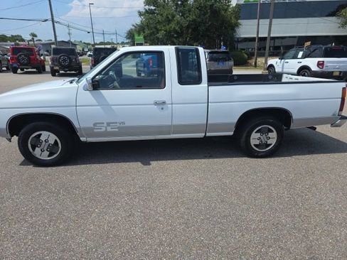 Used 1992 Nissan Pickup SE RWD image 4