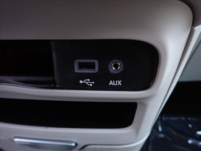 Used 2019 Chrysler Pacifica Touring-L FWD image 19