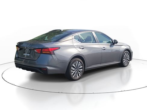 Used 2025 Nissan Altima 2.5 SV FWD image 7