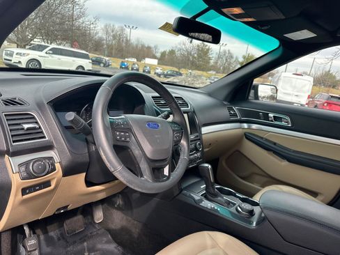 Used 2016 Ford Explorer XLT w/ Equipment Group 202A image 17