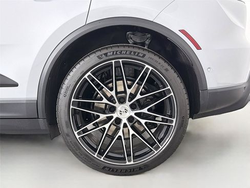 Certified 2026 Porsche Macan Electric RWD image 12