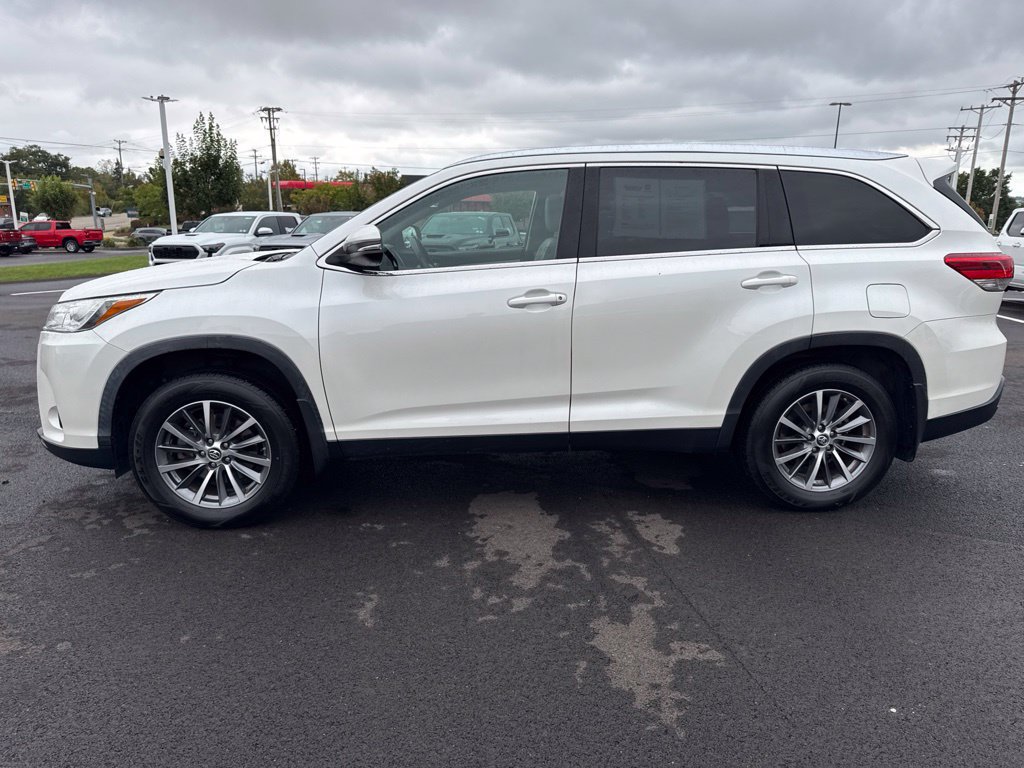 Certified 2019 Toyota Highlander XLE w/ Carpet Mat Package (TMS) AWD/4WD image 4