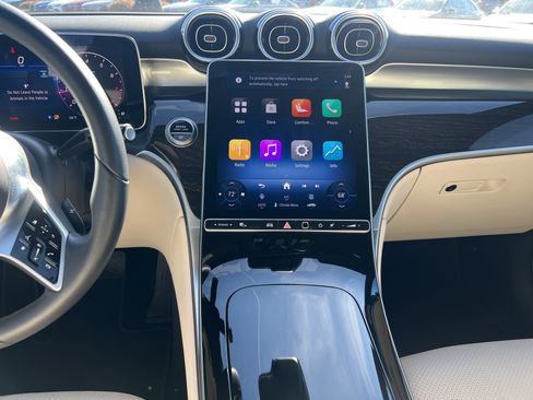 Used 2025 Mercedes-Benz GLC 300 image 31