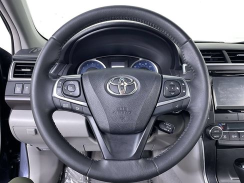 Used 2017 Toyota Camry XLE w/ Moonroof Package FWD image 13