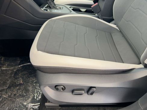 New 2026 Volkswagen Taos SE image 14