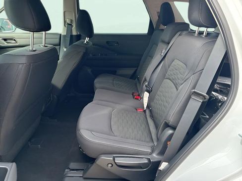 New 2026 Nissan Pathfinder SV image 10