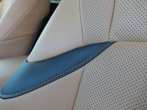 Used 2024 Lexus ES 350 w/ Premium Package FWD image 12