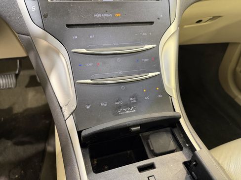 Used 2014 Lincoln MKZ image 20