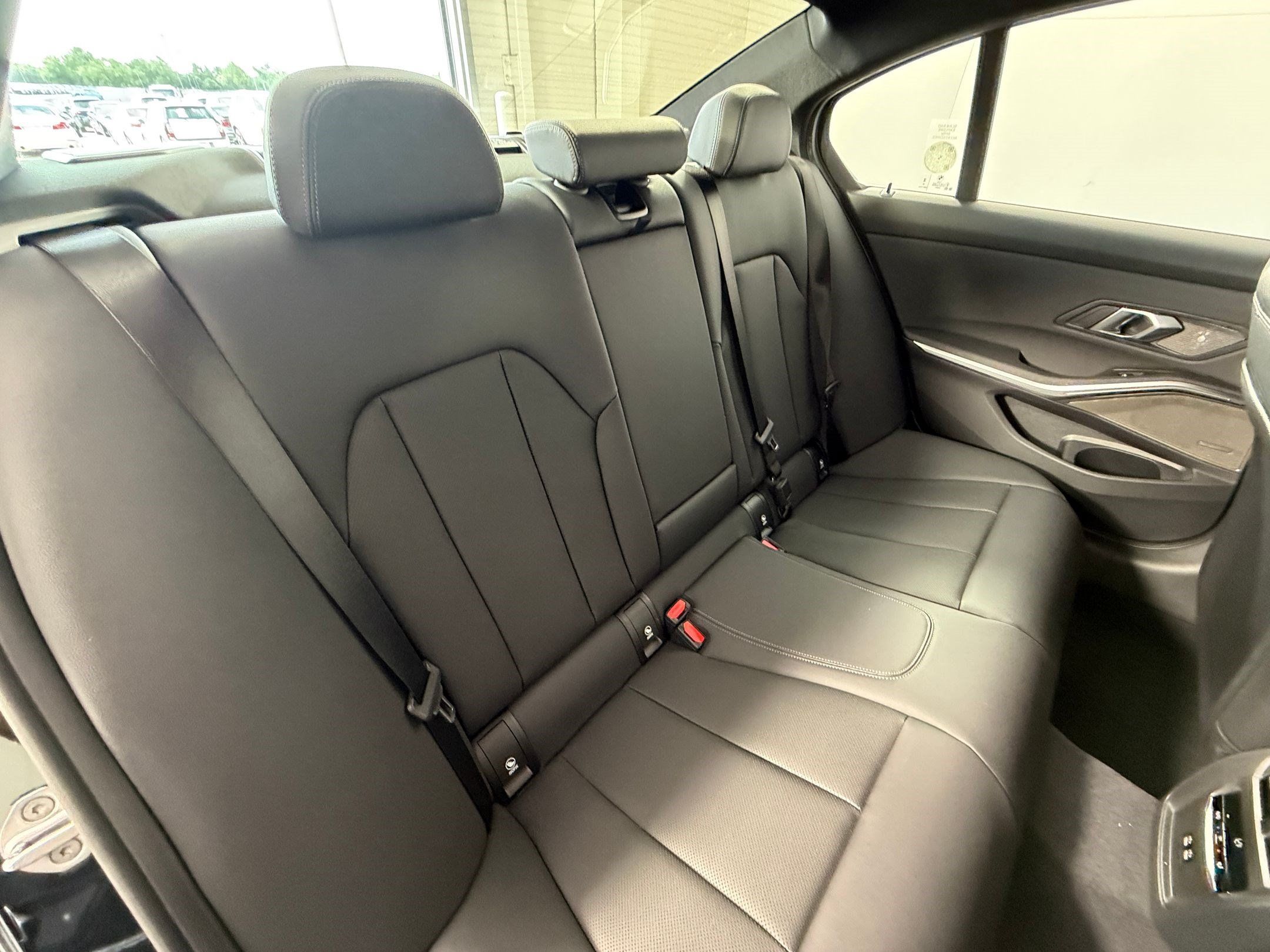 Used 2026 BMW 330i Sedan w/ M Sport Package RWD image 34