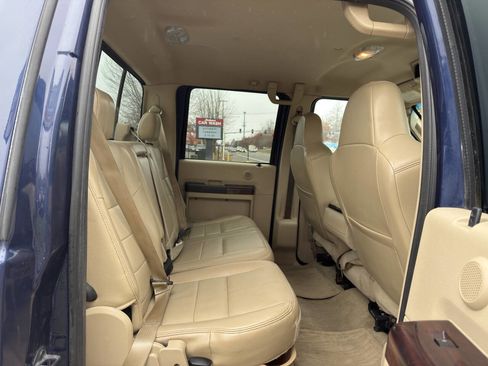 Used 2010 Ford F250 Lariat image 4