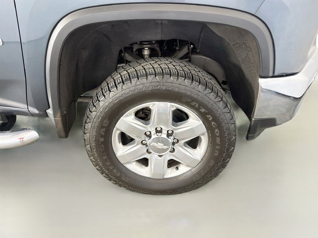 Used 2020 Chevrolet Silverado 2500 LTZ w/ LTZ Premium Package AWD/4WD image 36