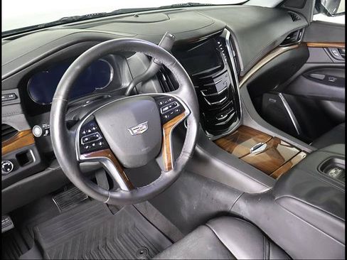 Used 2016 Cadillac Escalade ESV Luxury RWD image 6