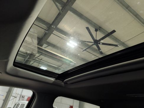 Used 2020 Chevrolet Silverado 2500 LTZ w/ LTZ Premium Package image 13